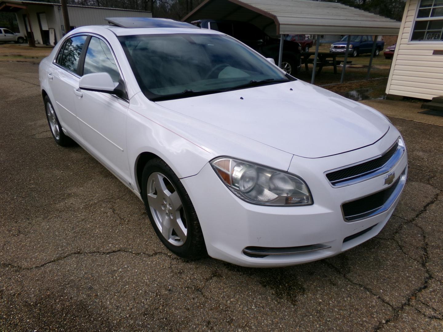 2009 White /Gray Chevrolet Malibu LT (1G1ZJ57779F) with an 3.6L engine, automatic transmission, located at 401 First NE, Bearden, AR, 71720, (870) 687-3414, 33.726528, -92.611519 - Photo#21